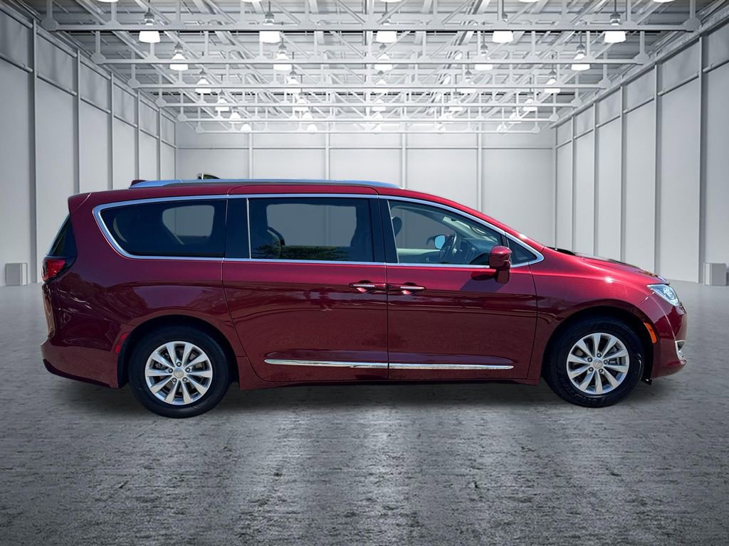 Used 2019 Chrysler Pacifica Touring-L image 8