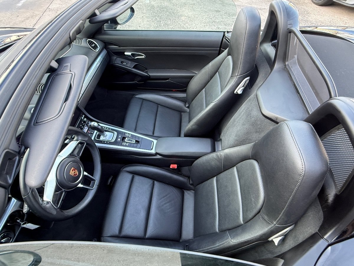 Used 2018 Porsche 718 Boxster RWD image 32