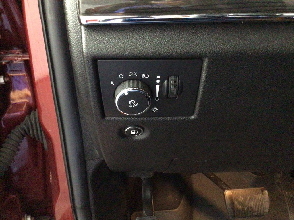 Used 2014 Jeep Grand Cherokee Overland image 21