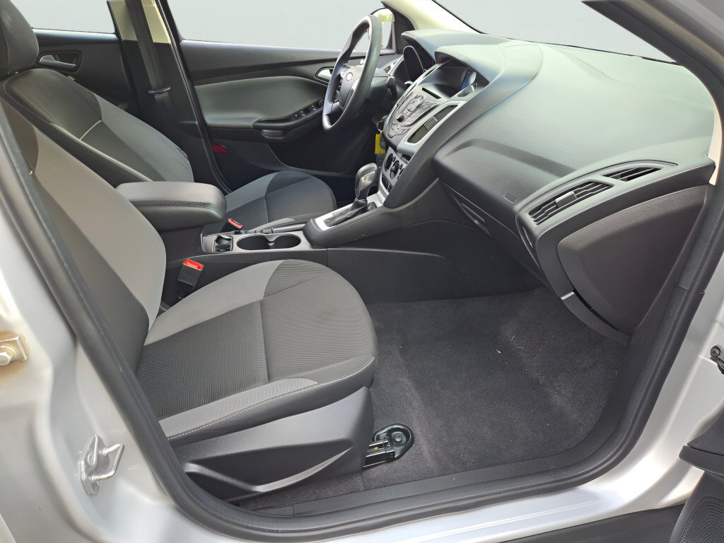Used 2014 Ford Focus SE FWD image 4
