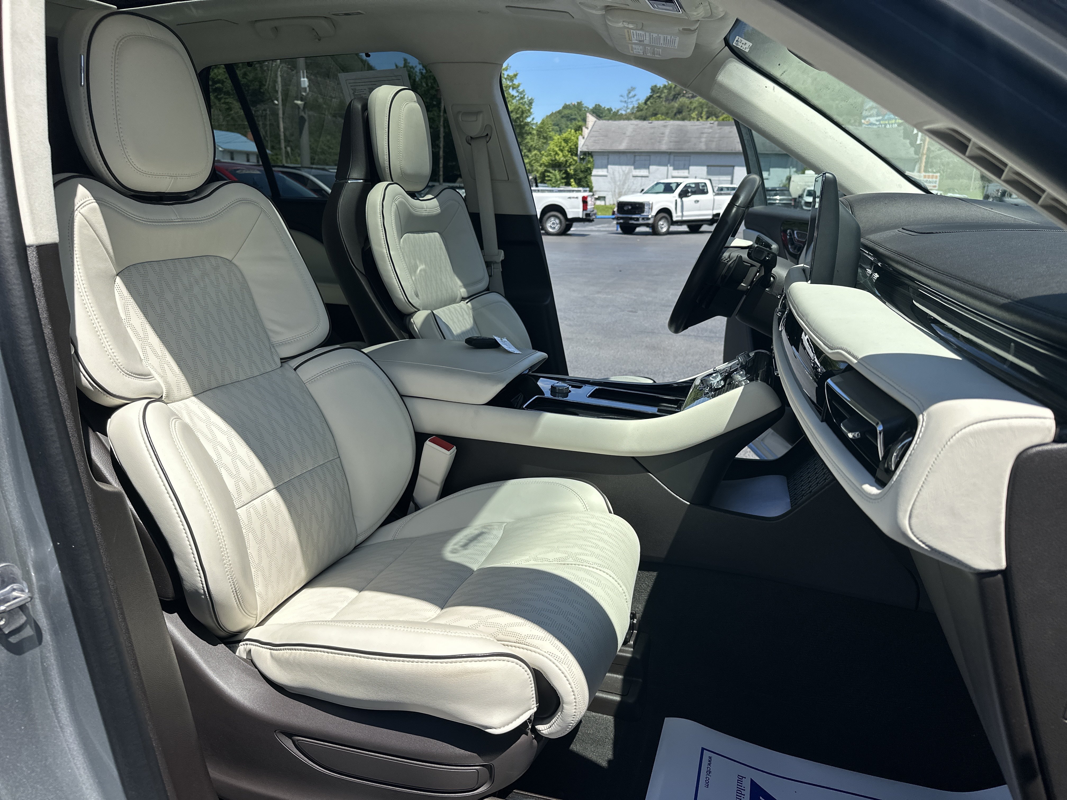 Used 2023 Lincoln Aviator Black Label Grand Touring AWD/4WD image 21
