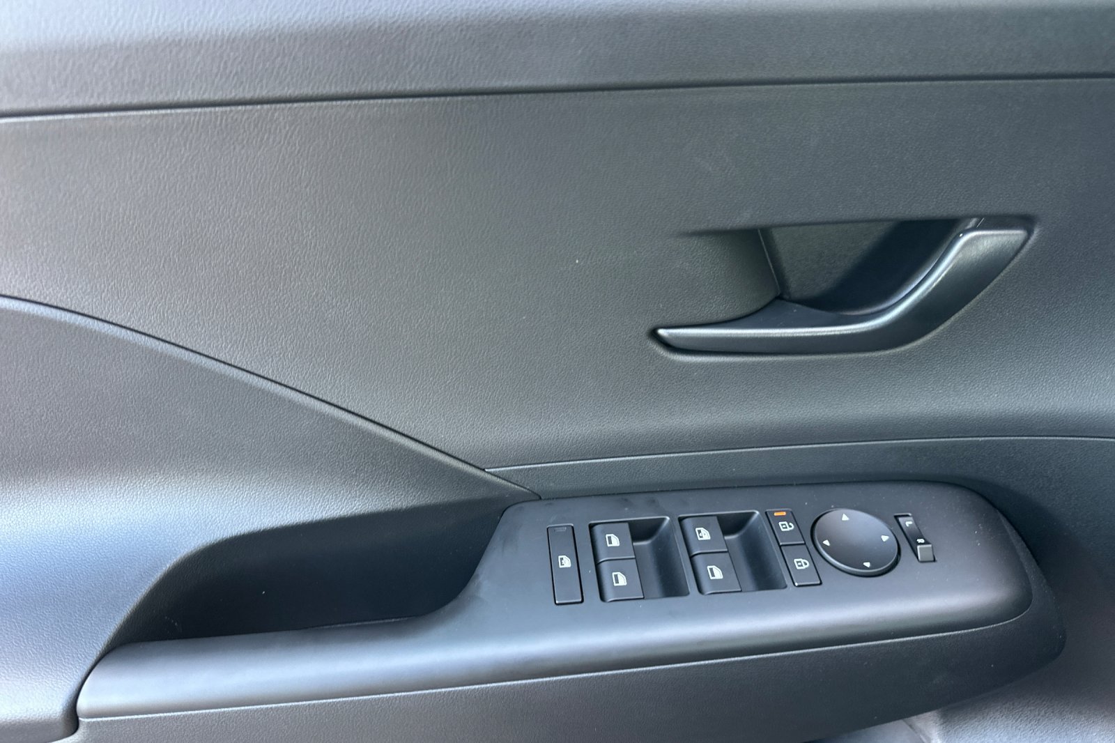 New 2027 Hyundai Kona SE FWD image 12