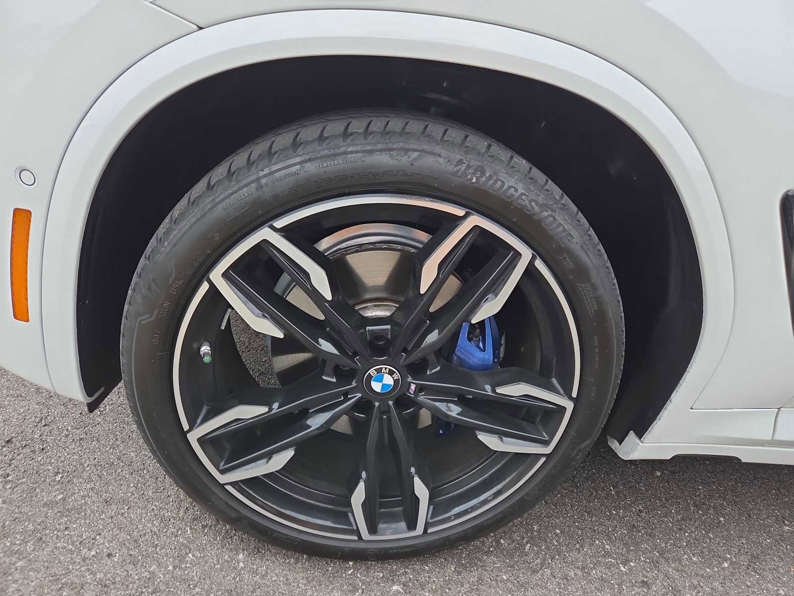 Used 2025 BMW X4 M40i w/ Premium Package image 9