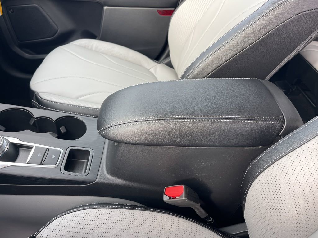 New 2026 Ford Escape SE w/ PHEV Premium Package FWD image 11