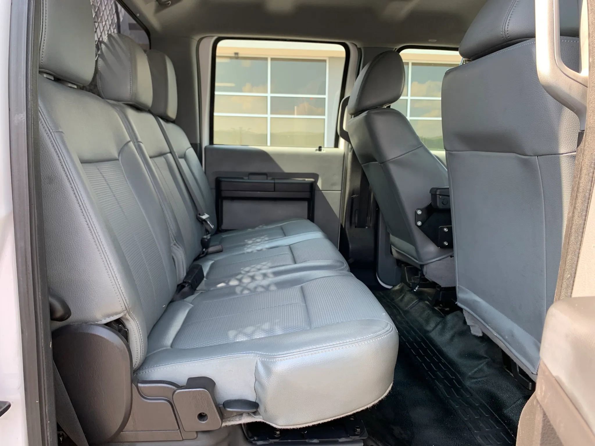 Used 2016 Ford F550 4x4 Crew Cab Super Duty image 32