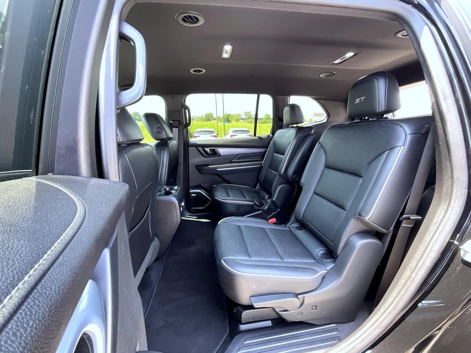 Certified 2025 Buick Enclave Sport Touring w/ Power Package AWD/4WD image 19