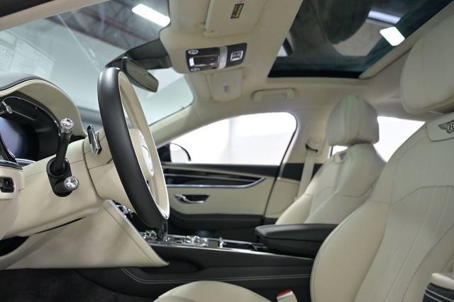 Used 2024 Bentley Flying Spur V8 image 28