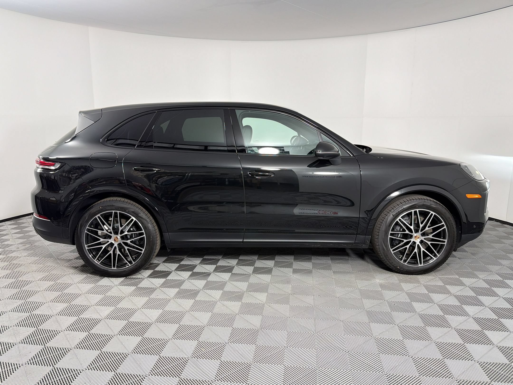 Used 2026 Porsche Cayenne AWD/4WD image 8