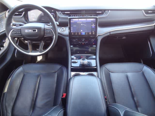 Used 2023 Jeep Grand Cherokee Limited w/ Black Appearance Package AWD/4WD image 15