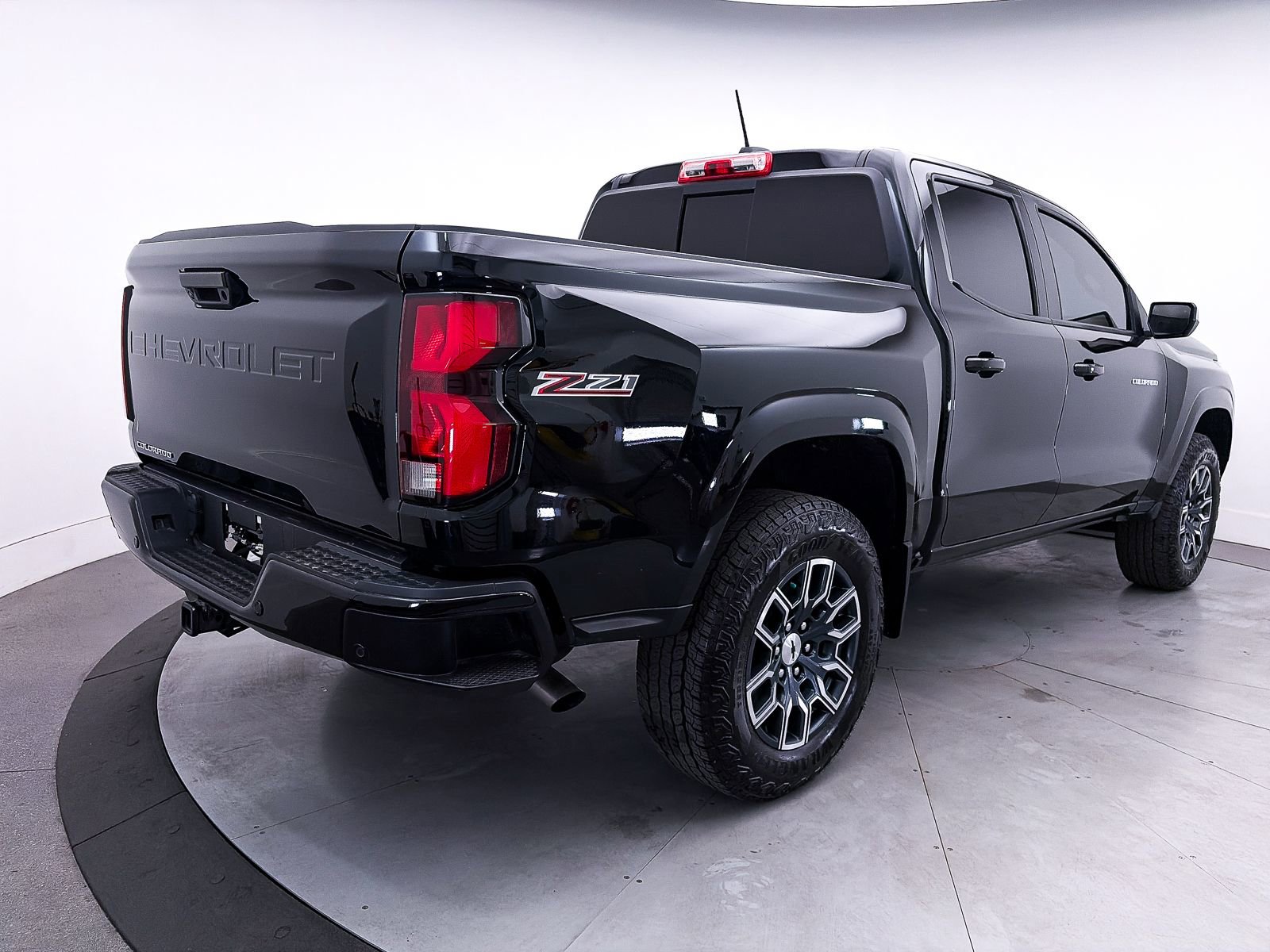 Used 2024 Chevrolet Colorado Z71 w/ Z71 Convenience Package 2 image 14