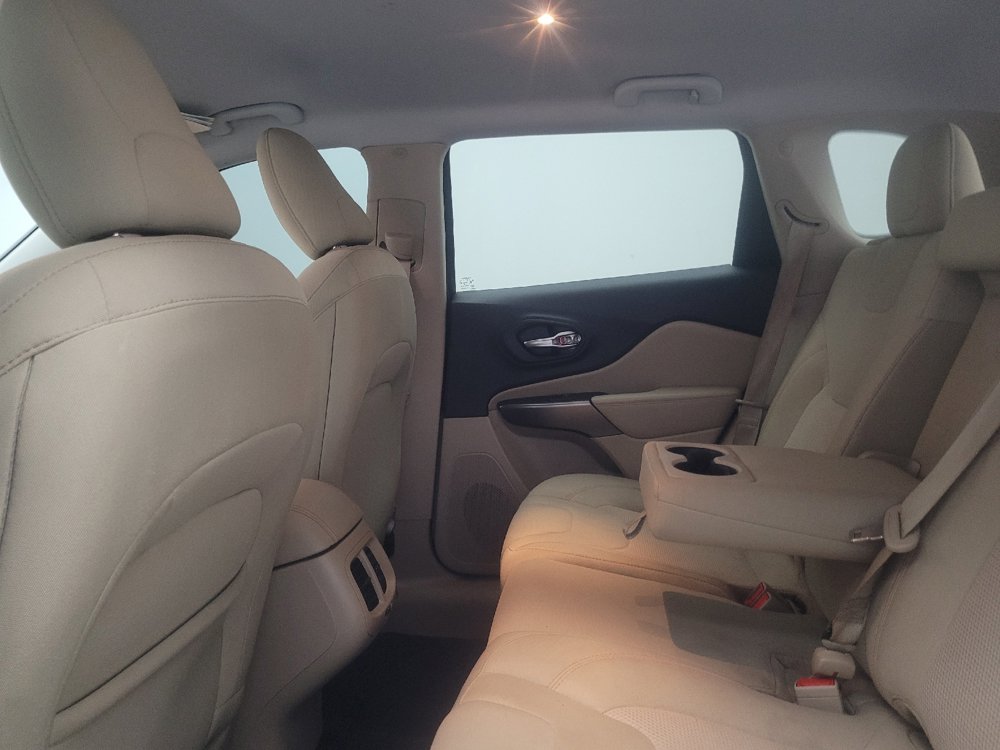 Used 2020 Jeep Cherokee Latitude FWD image 18