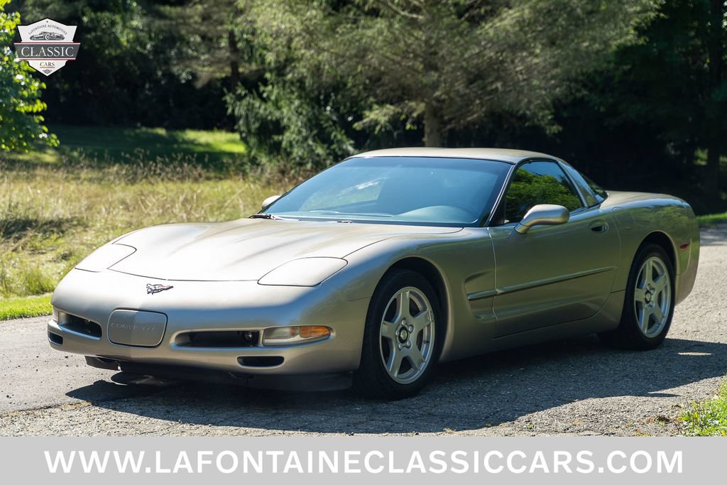 Used 1999 Chevrolet Corvette Coupe RWD image 16