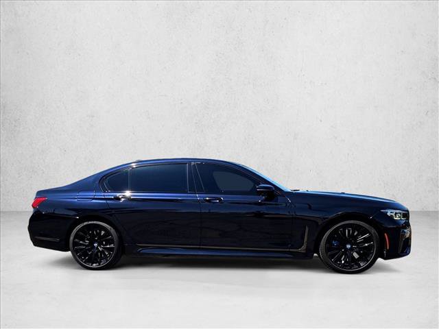 Used 2022 BMW 740i w/ M Sport Package RWD image 9