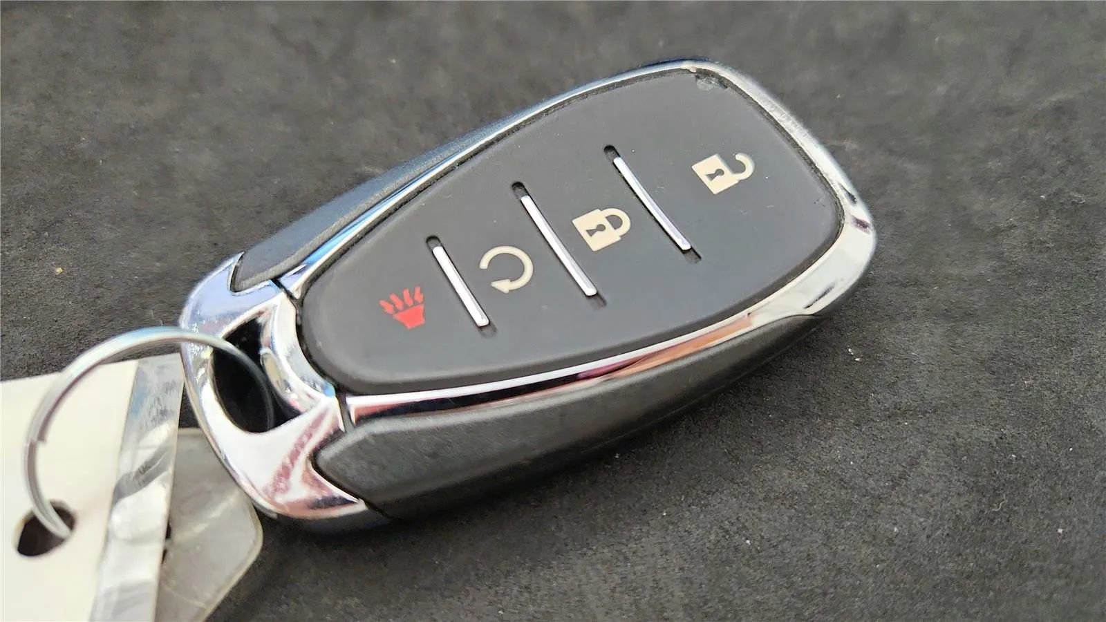 Used 2025 Chevrolet Trax ACTIV w/ Sunroof Package image 21