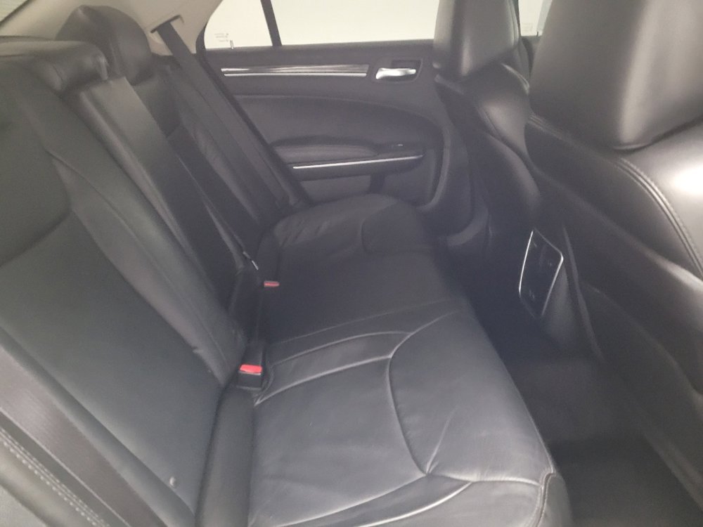 Used 2017 Chrysler 300 Limited image 19
