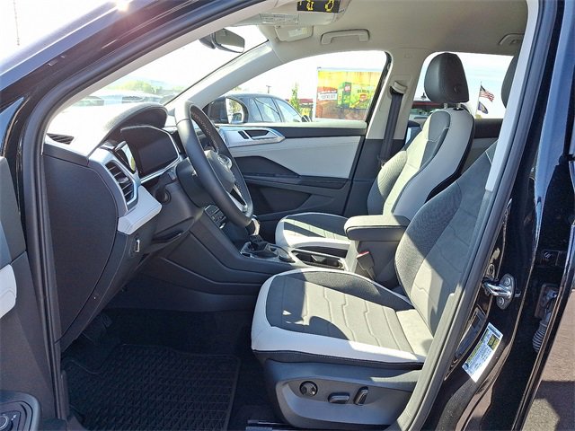 New 2025 Volkswagen Taos SE image 13
