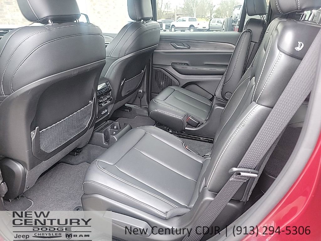 Used 2025 Jeep Grand Cherokee L Limited AWD/4WD image 17