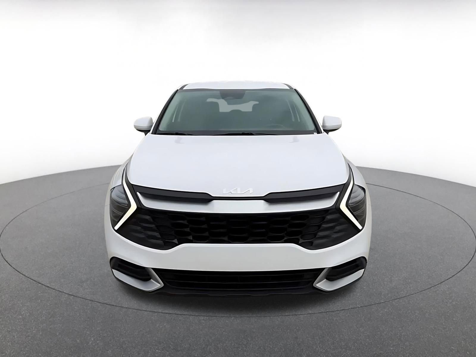 Used 2025 Kia Sportage LX image 4