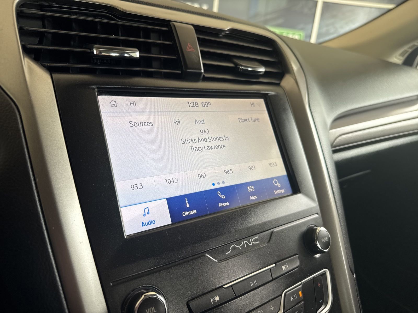 Used 2020 Ford Fusion SE image 27