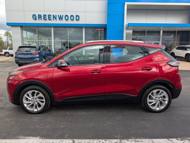 Used 2023 Chevrolet Bolt EUV LT w/ Comfort Package FWD image 2