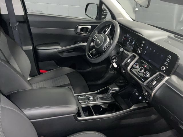 Used 2023 Kia Sorento LX FWD image 6
