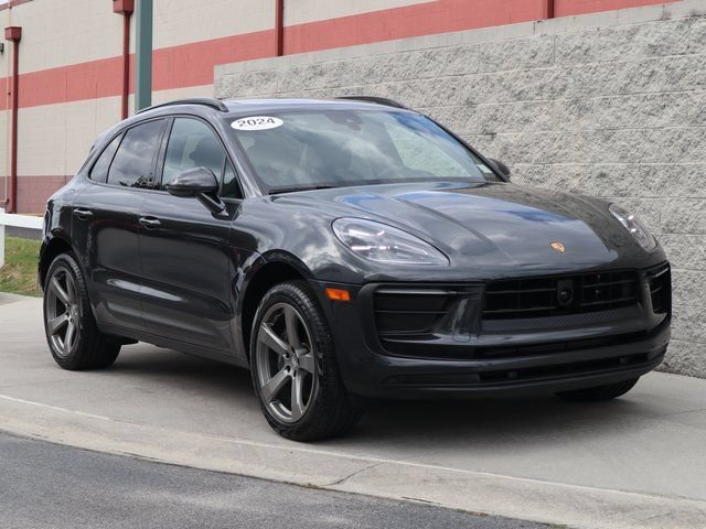 Certified 2024 Porsche Macan AWD/4WD image 10