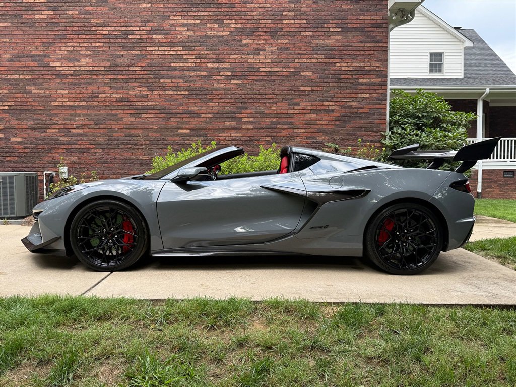 Used 2025 Chevrolet Corvette ZR1 w/ ZR1 Carbon Fiber Aero Package image 25