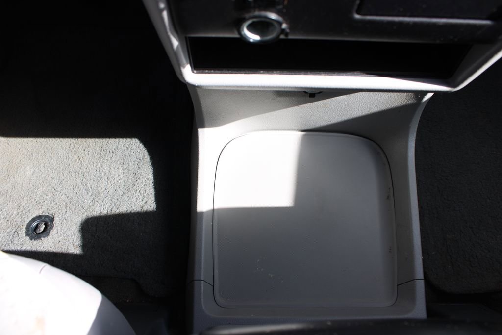 Used 2015 Toyota Sienna LE image 46