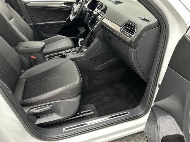 Used 2023 Volkswagen Tiguan SE R-Line AWD/4WD image 24