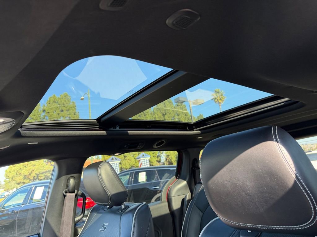 Used 2022 Chrysler Pacifica Limited w/ S Appearance Package image 15