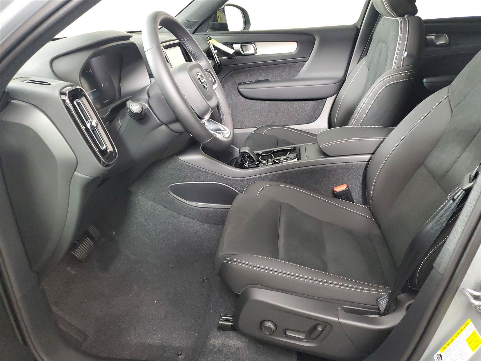 New 2026 Volvo XC40 B5 Ultra w/ Climate Package AWD/4WD image 23