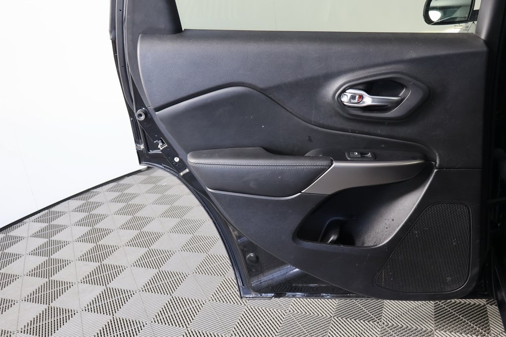 Used 2021 Jeep Cherokee Limited AWD/4WD image 13