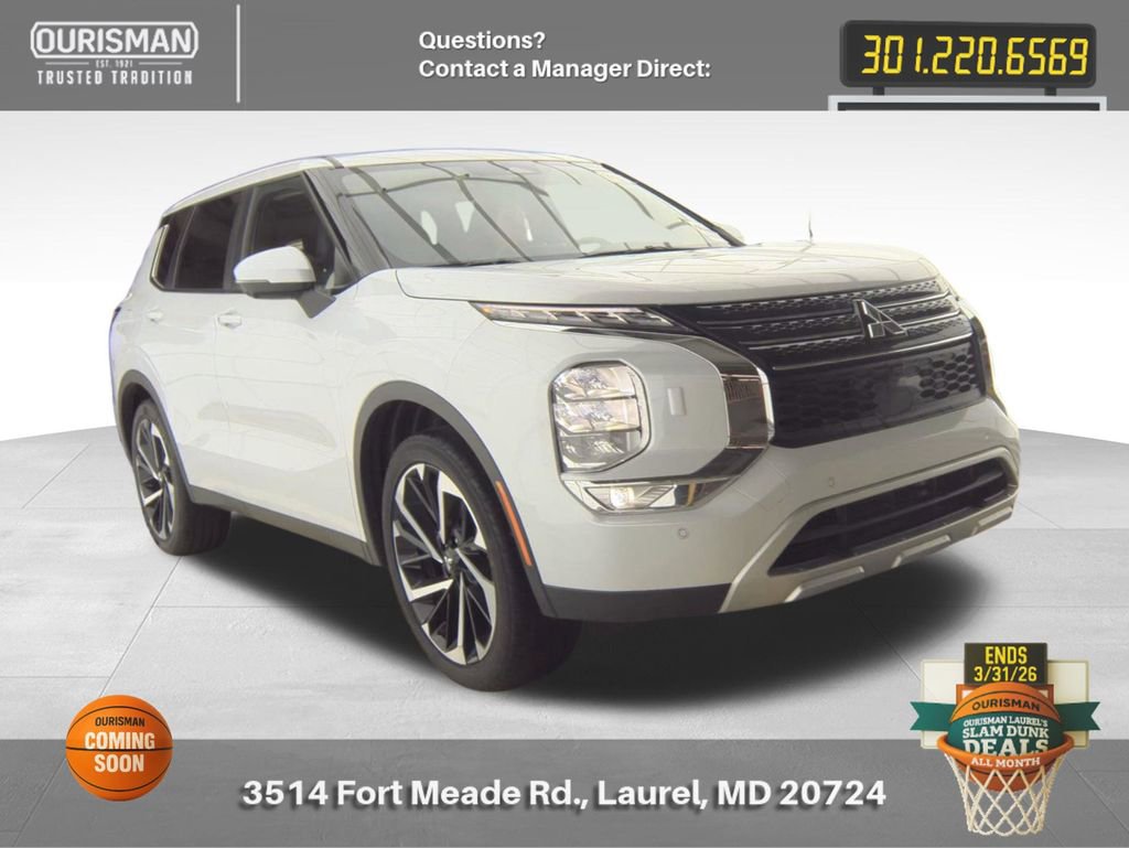 Used 2024 Mitsubishi Outlander SE Black Edition image 3