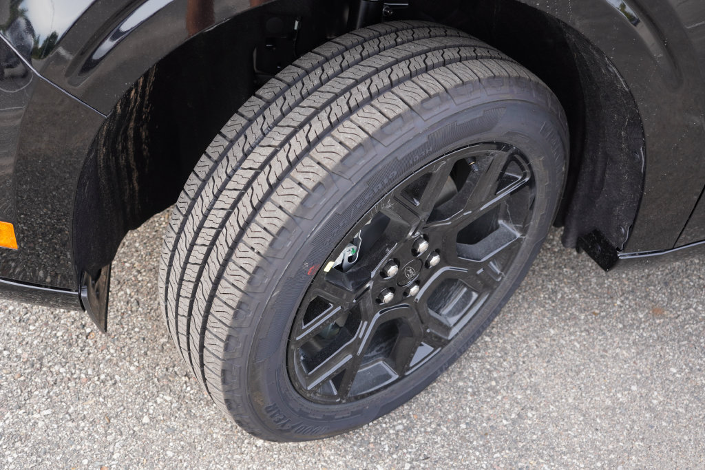 New 2026 Ford Maverick Lobo AWD/4WD image 9