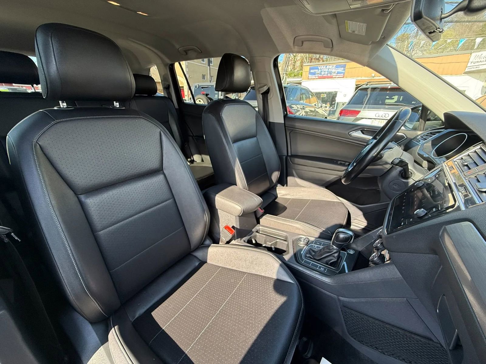 Used 2018 Volkswagen Tiguan SE image 52