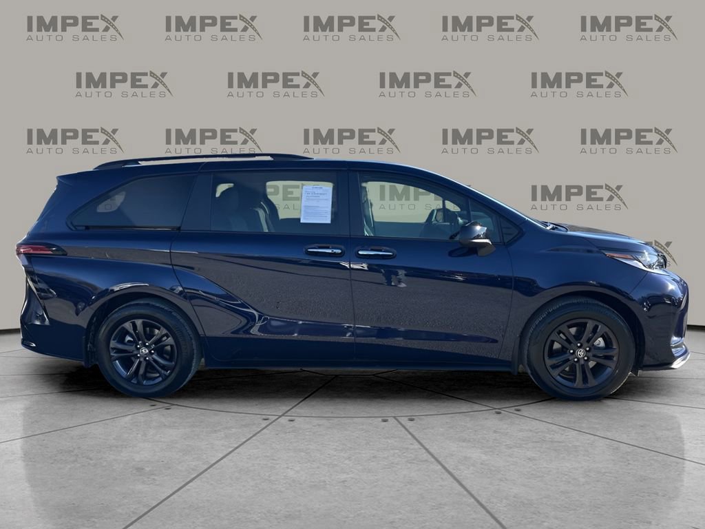 Used 2025 Toyota Sienna XSE AWD/4WD image 6