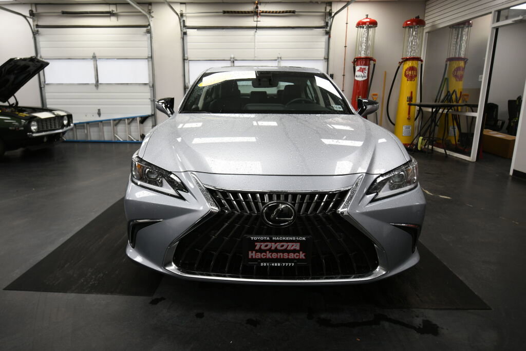 Used 2024 Lexus ES 350 w/ Premium Package FWD image 2