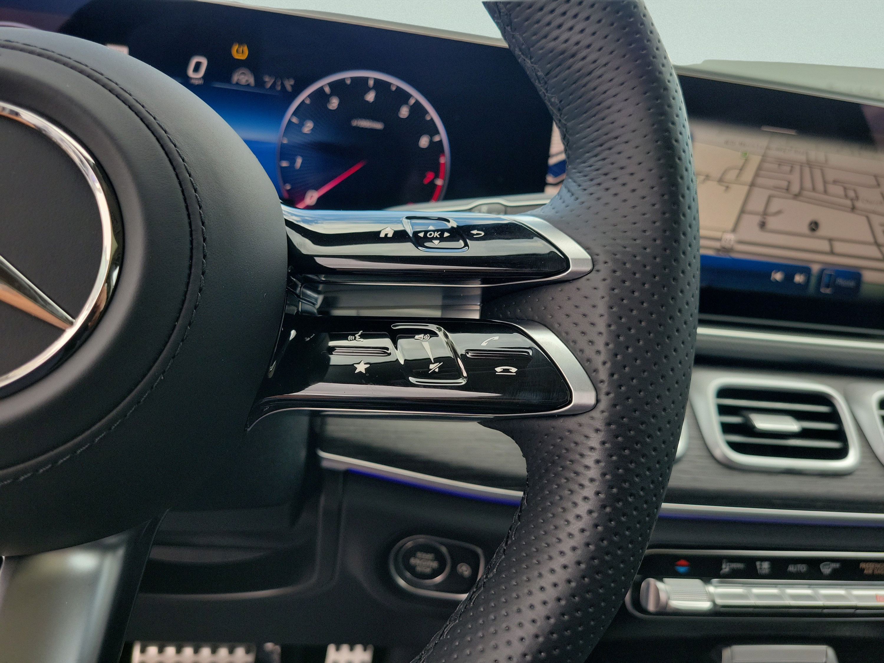 New 2026 Mercedes-Benz GLS 450 4MATIC image 23