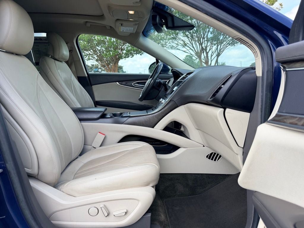 Used 2018 Lincoln MKX Reserve w/ Driver Assistance Package FWD image 13