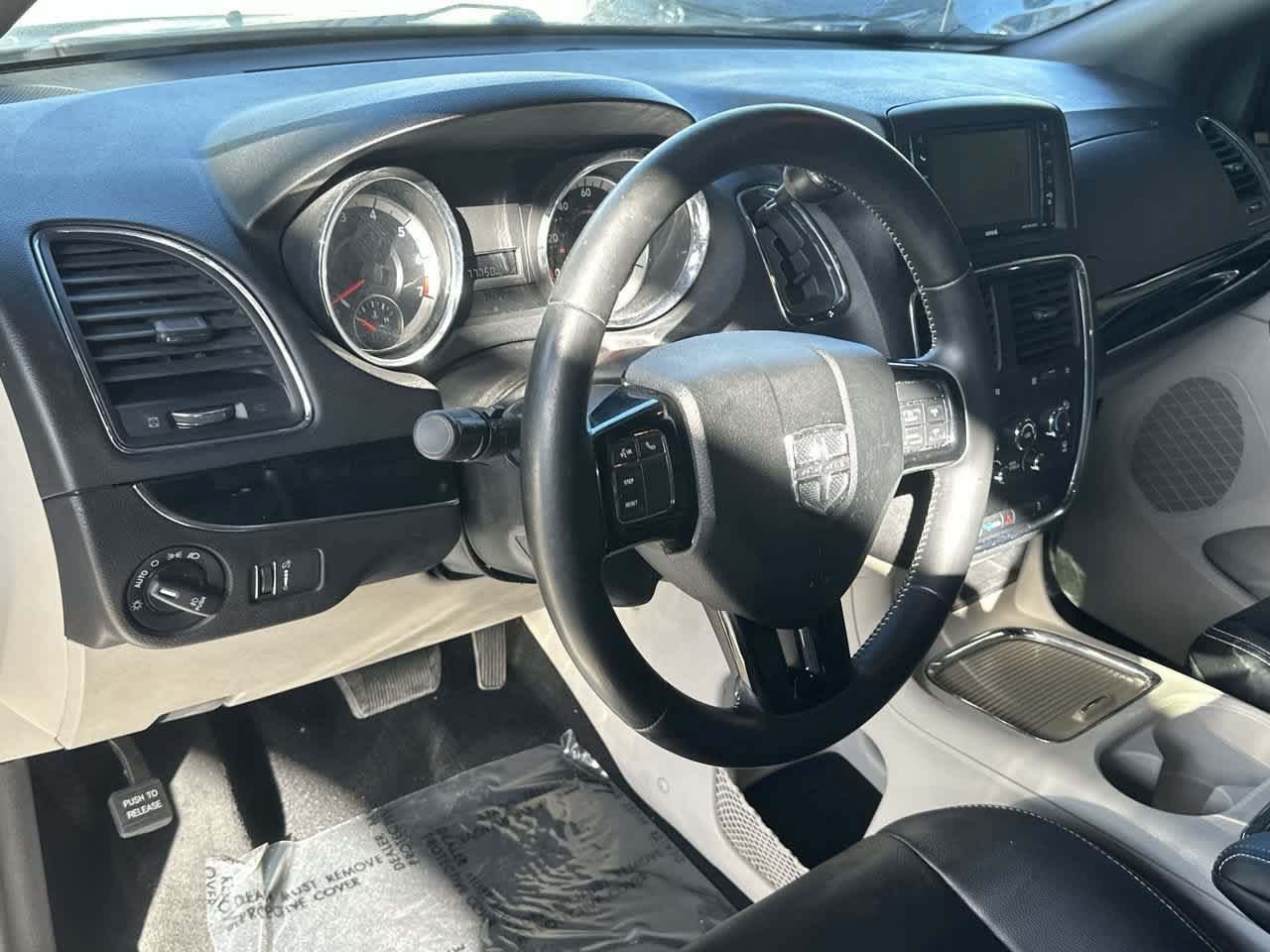 Used 2019 Dodge Grand Caravan SXT FWD image 13