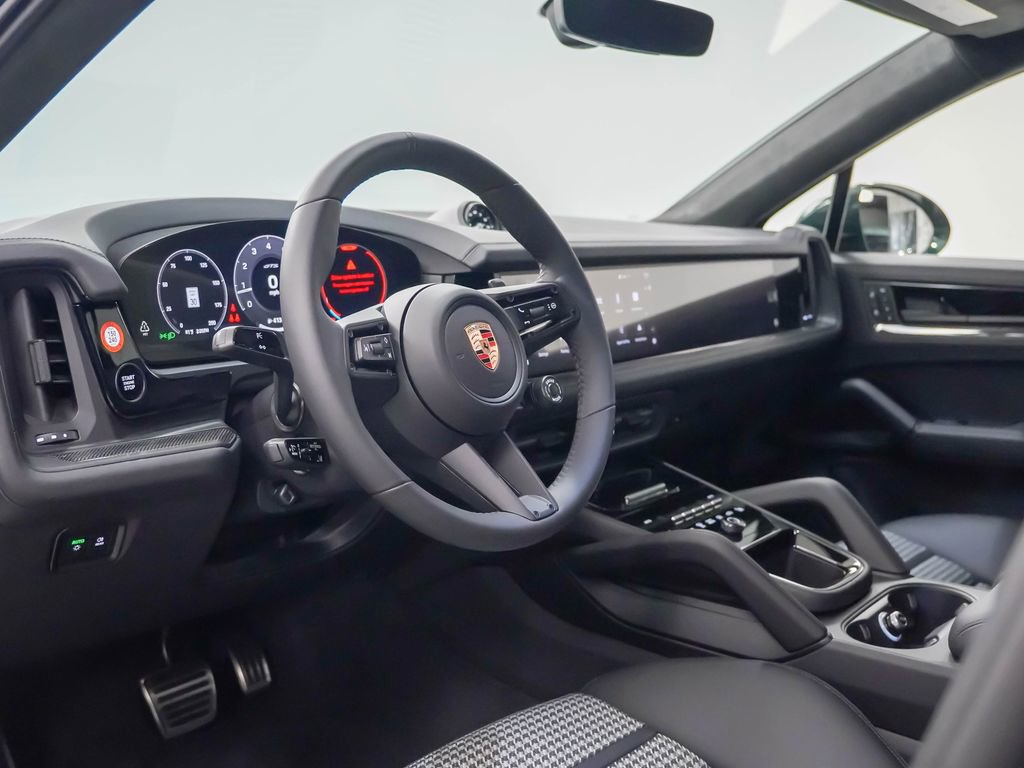 Certified 2025 Porsche Cayenne GTS image 4