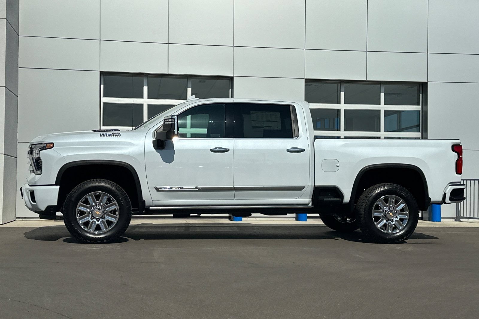 New 2026 Chevrolet Silverado 2500 High Country w/ High Country Premium Package AWD/4WD image 7