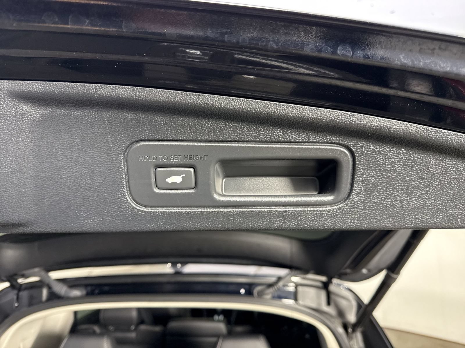 Certified 2025 Acura MDX w/ Technology Package FWD image 36