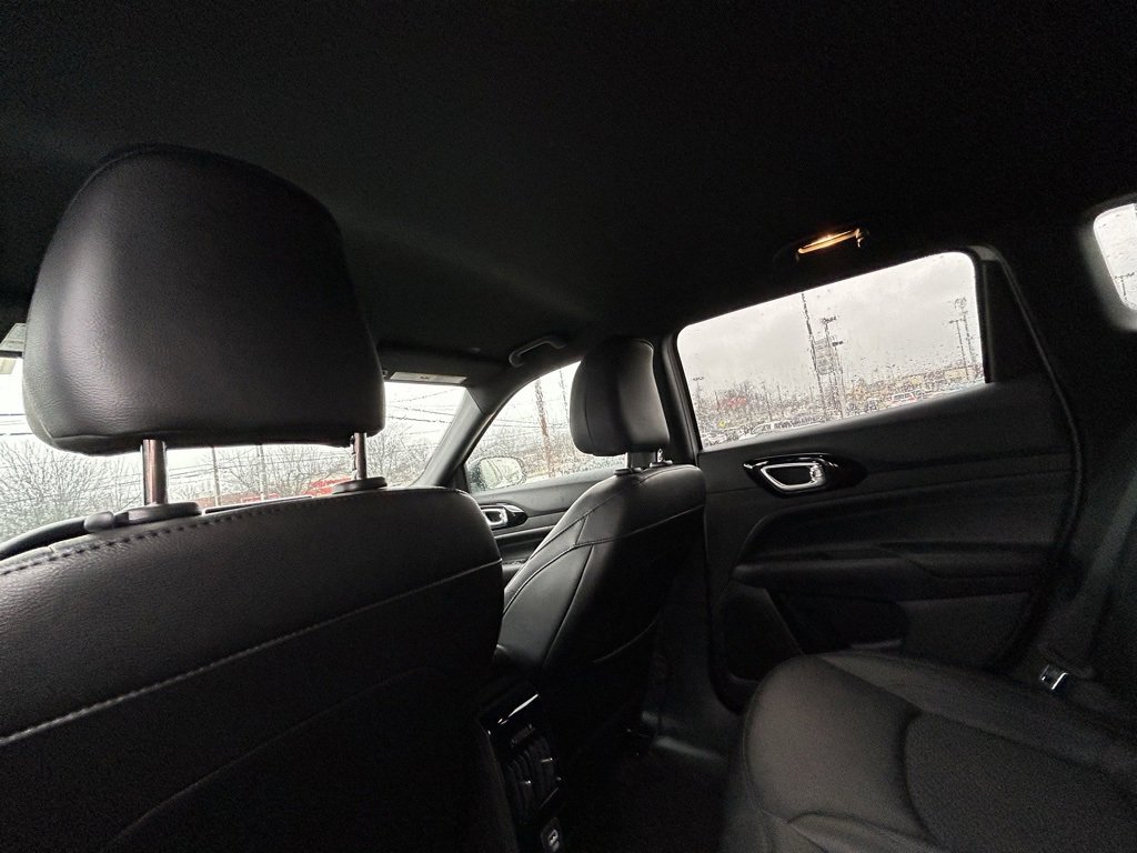 Used 2025 Jeep Compass Latitude w/ Altitude Special Edition image 27