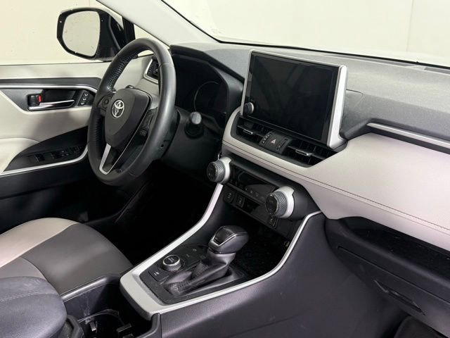 Used 2023 Toyota RAV4 XLE Premium image 29