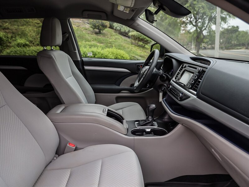 Used 2017 Toyota Highlander LE AWD/4WD image 21
