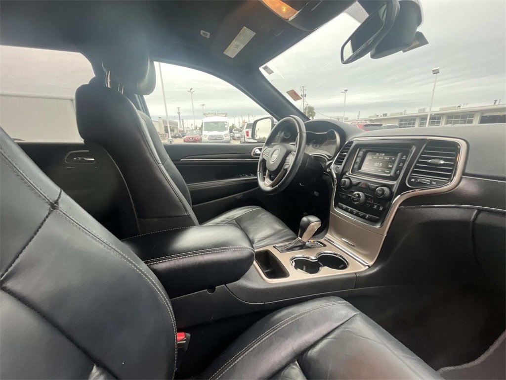 Used 2017 Jeep Grand Cherokee Limited image 19
