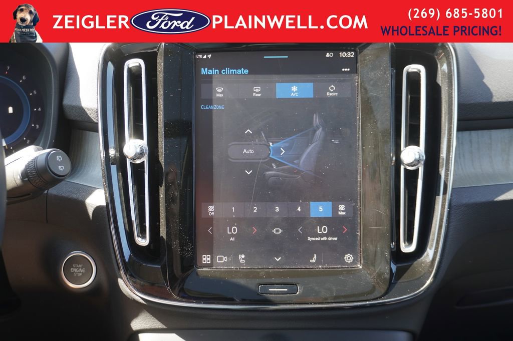 Used 2023 Volvo XC40 B5 Plus w/ Protection Package Premier image 21