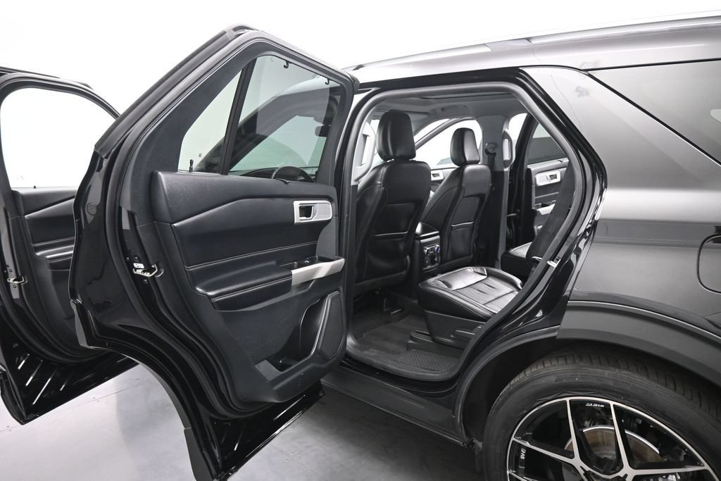 Certified 2022 Ford Explorer Limited w/ Equipment Group 301A RWD image 18