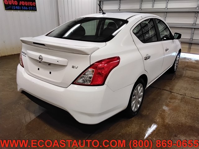 Used 2018 Nissan Versa SV FWD image 3